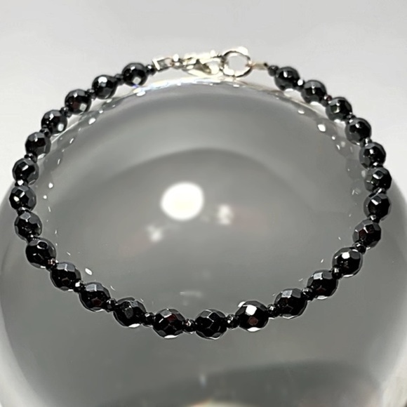 Hand Made Hematite Bracelet - Picture 4 of 8